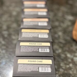 OPEN TO OFFERS ‼️HUDA BEAUTY Pound Cake Setting Powder - Black and Cream